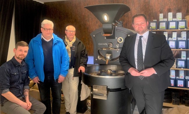 FREIE WÄHLER besuchen Kellerwälder Kaffeerösterei